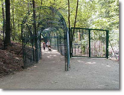 Durchgang durch das Freigelände (c) Bärenpark